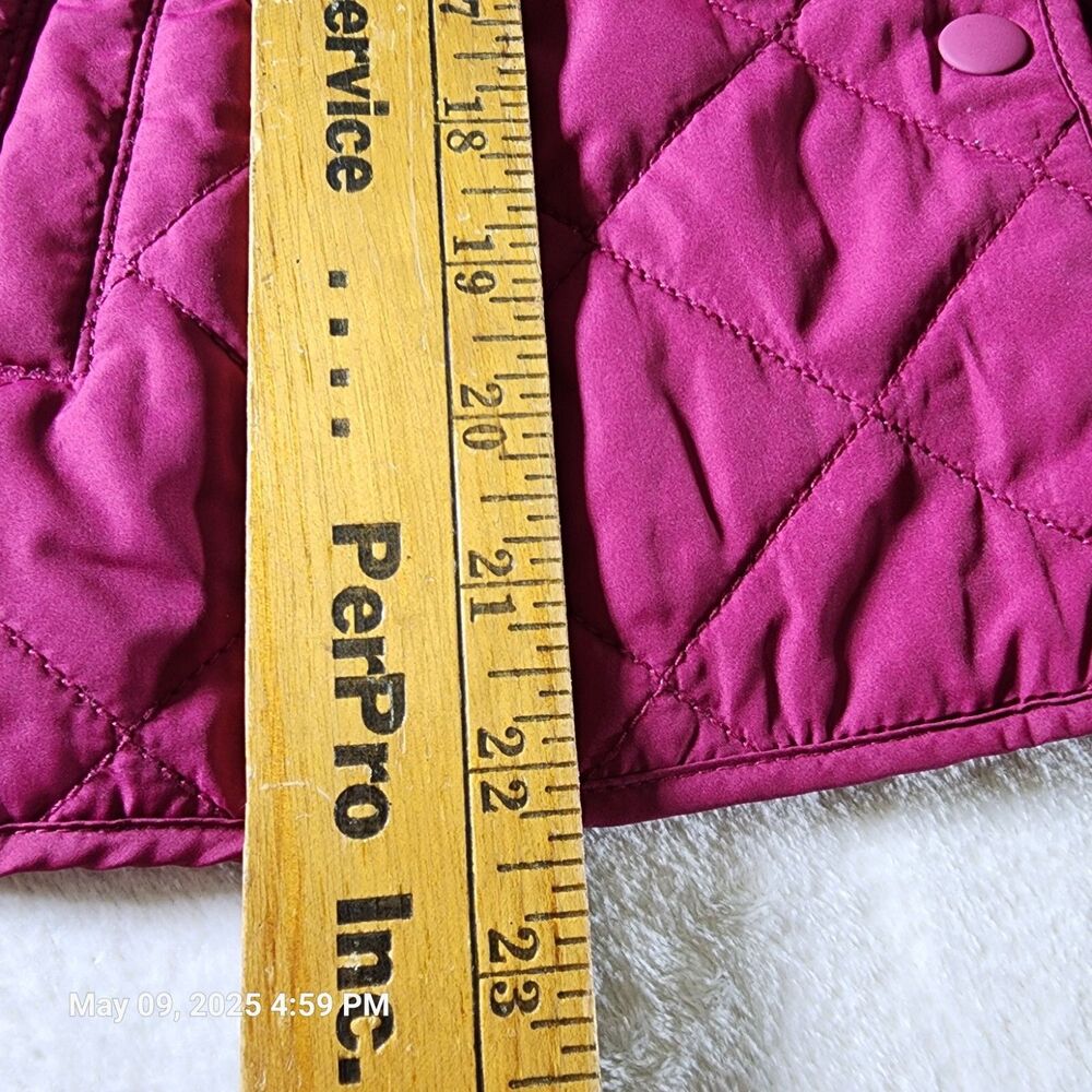 Gap Women's Size Small Quilted Vest Very Berry Snaps Pockets Vents Lightweight - Picture 10 of 10